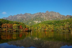 戸隠高原 鏡池の紅葉 東京 中部エリア おでかけガイド Jrおでかけネット